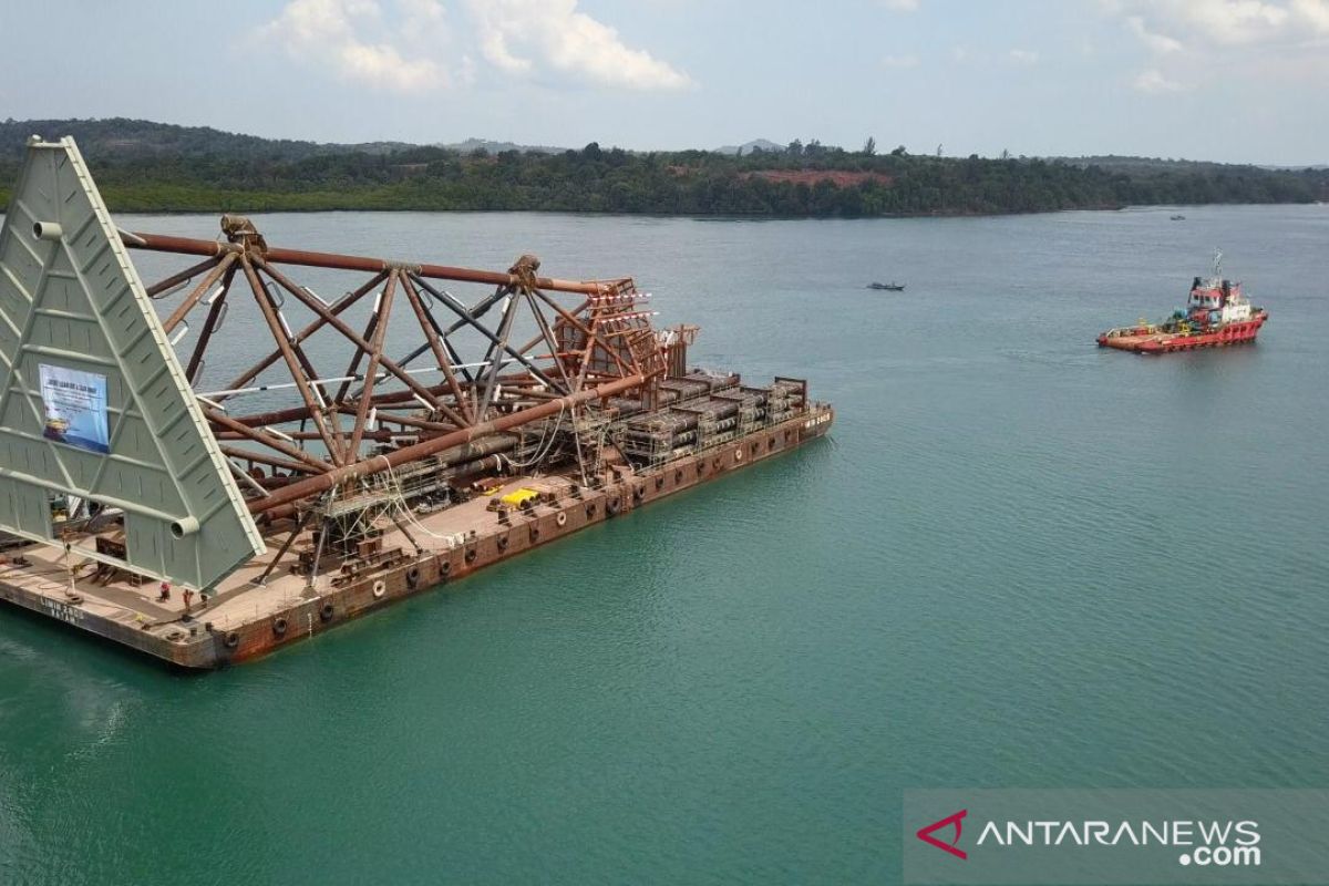 PHM kapalkan kaki anjungan JML1 565 ton dari Pulau Bintan