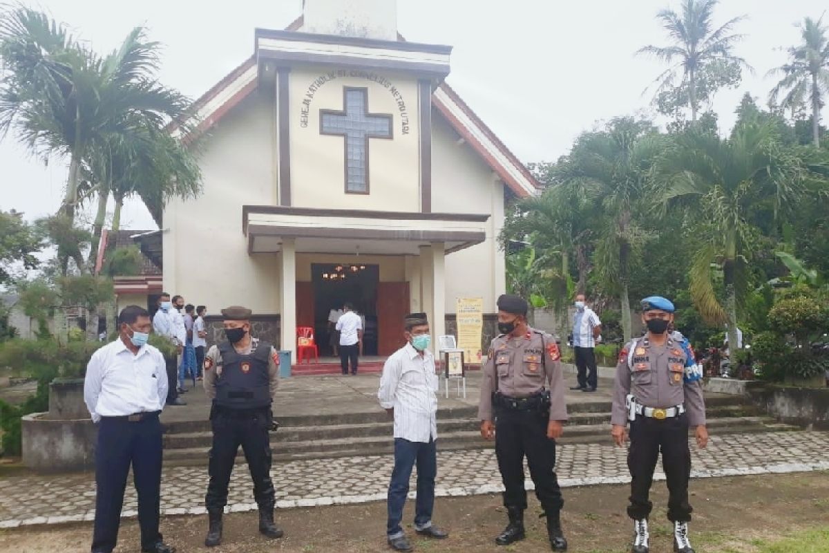 Polri dan TNI amankan tempat ibadah saat Jumat Agung