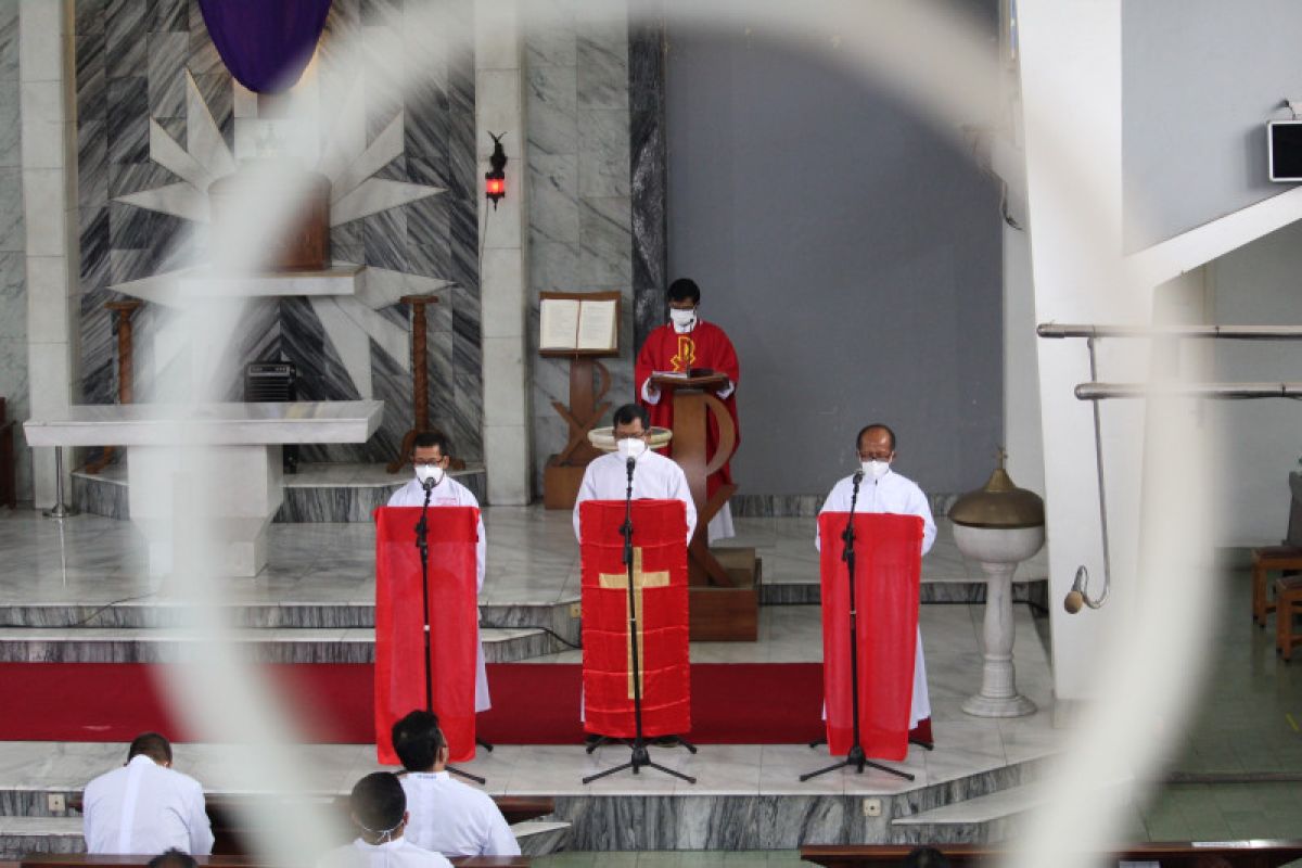 Ibadah Jumat Agung sejumlah gereja di Bandarlampung berjalan khidmat