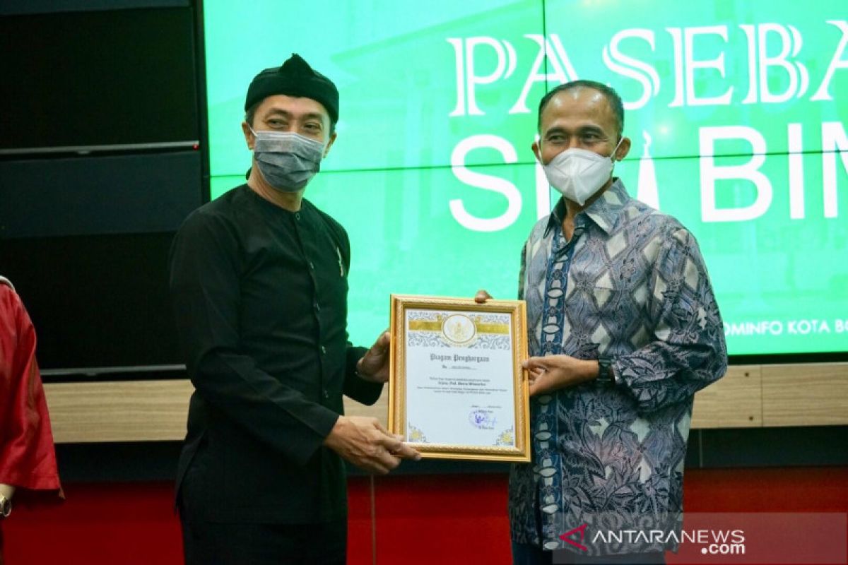 Pemkot Bogor memberikan penghargaan kepada Kepala BNN periode 2017-2020