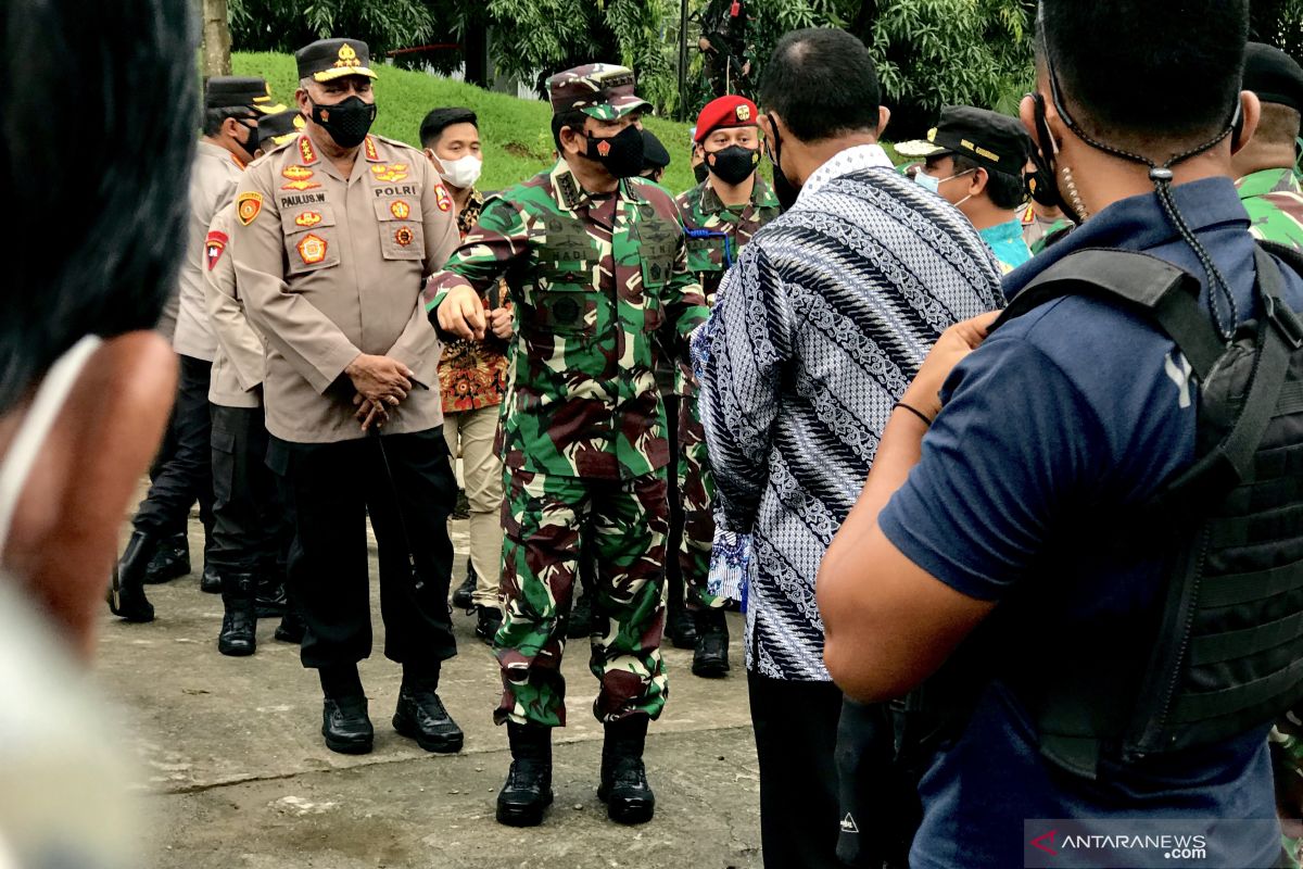 Panglima TNI tinjau pengamanan empat gereja di Makassar terkait antisipasi teror