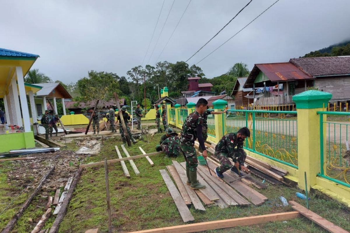 Pengerjaan tempat wudhu di lokasi TMMD Terus berlanjut