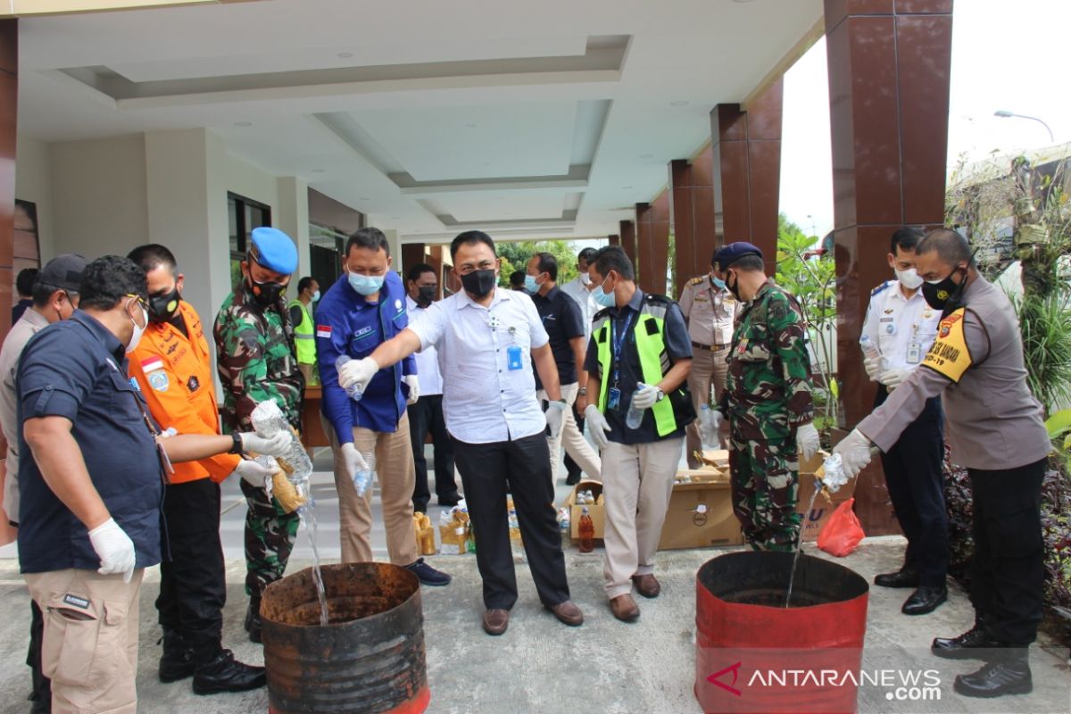 Miras dominasi pemusnahan barang terlarang di Bandara Samrat