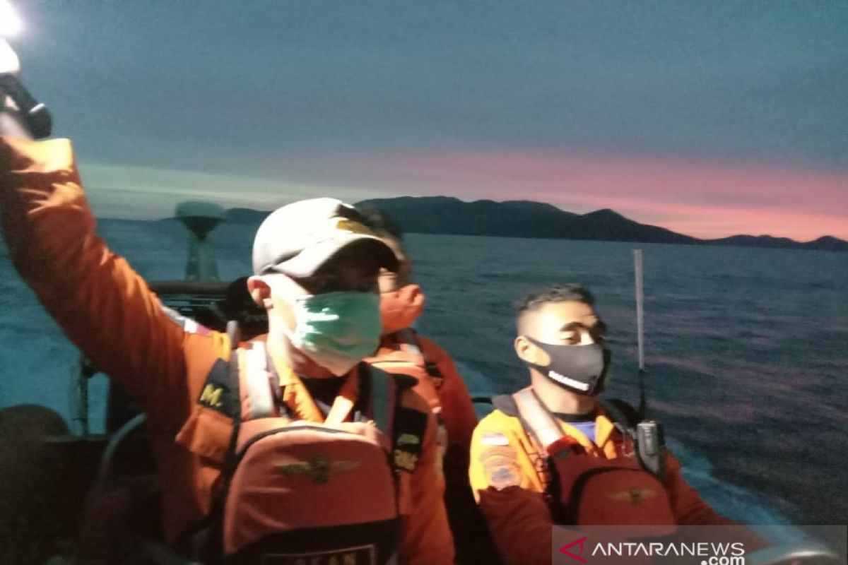 Tim SAR mencari nelayan hilang di Kolaka