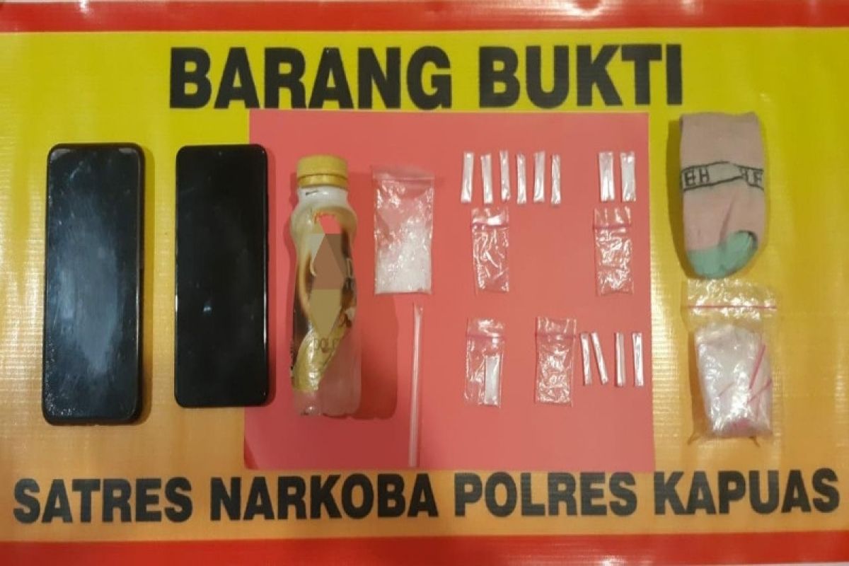 Polisi tangkap pasangan sejoli di Kapuas edarkan sabu-sabu