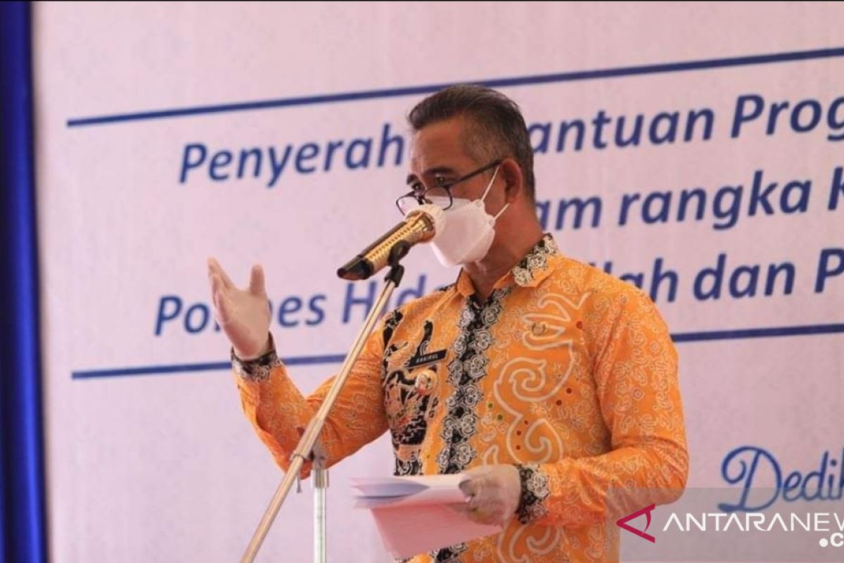 Wali Kota Tarakan Menyerahkan PSBI Bidang Ekonomi Syariah