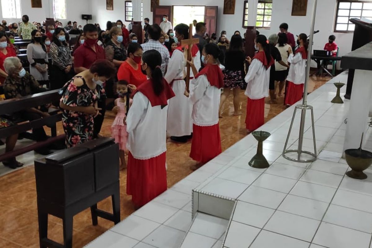 Pastor Bas sebut mari bercermin dari pengorbanan Yesus