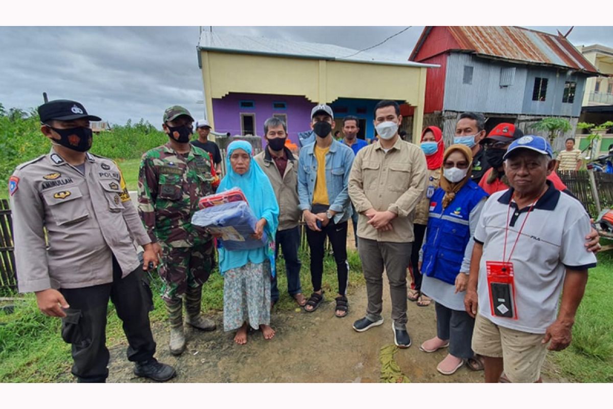 Bupati Pangkep salurkan bantuan kepada korban puting beliung