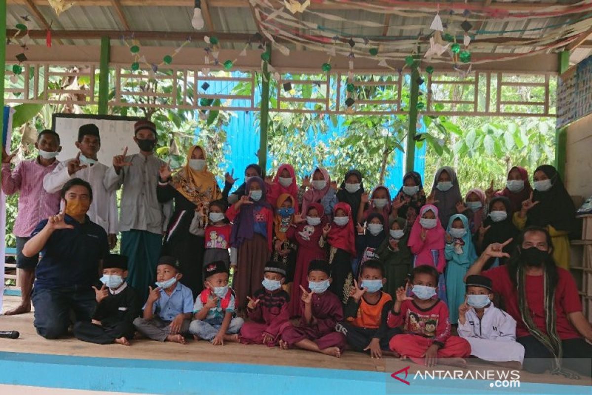 Dongeng yang mengukir senyuman anak-anak di "Bumi Mananjak"