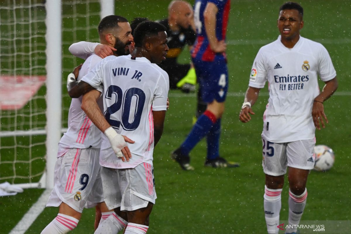 Real Madrid naik ke peringkat kedua klasemen setelah menang 2-0 atas Eibar