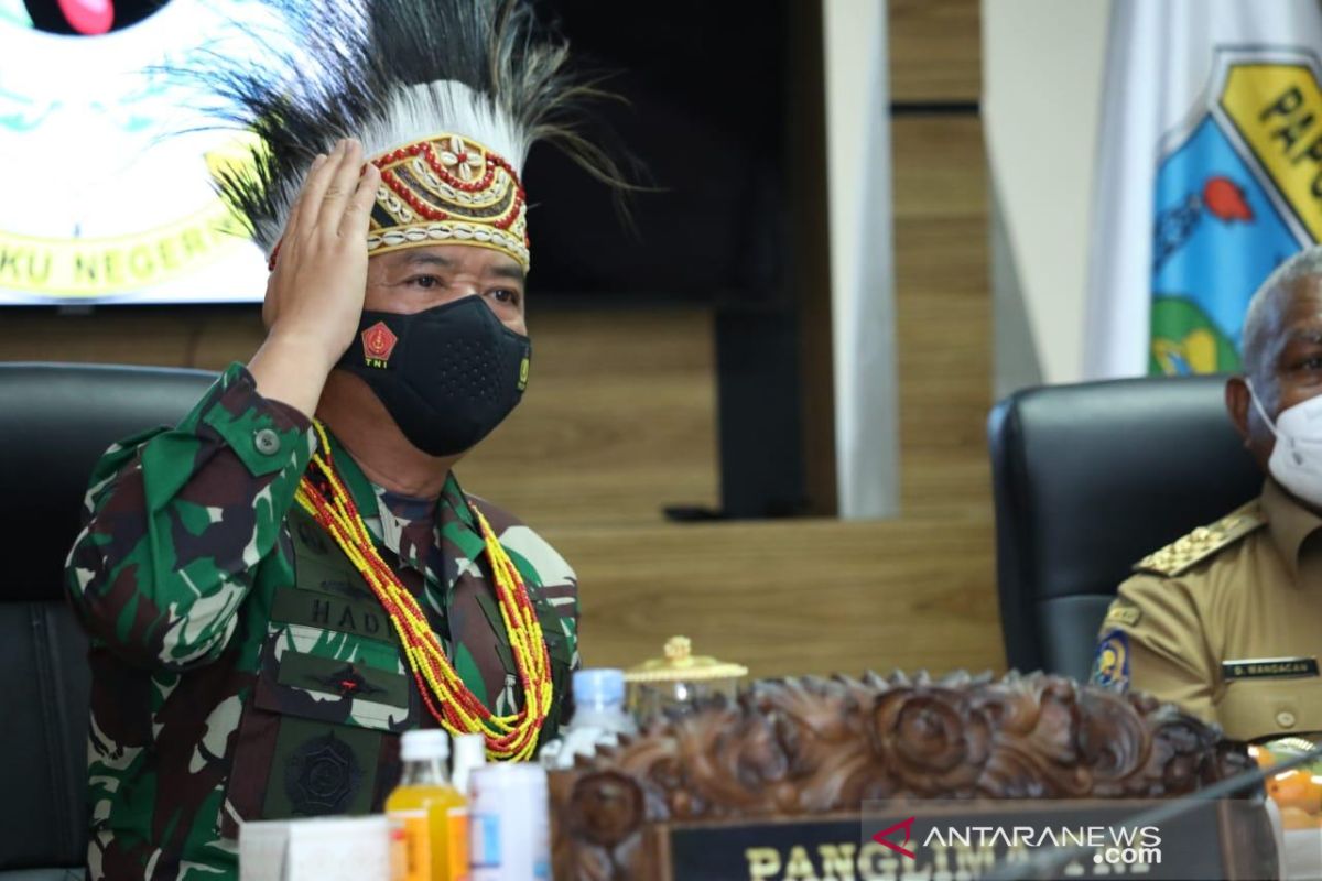 Panglima TNI sebut Pradita Dirgantara contoh SMA unggul di Papua Barat