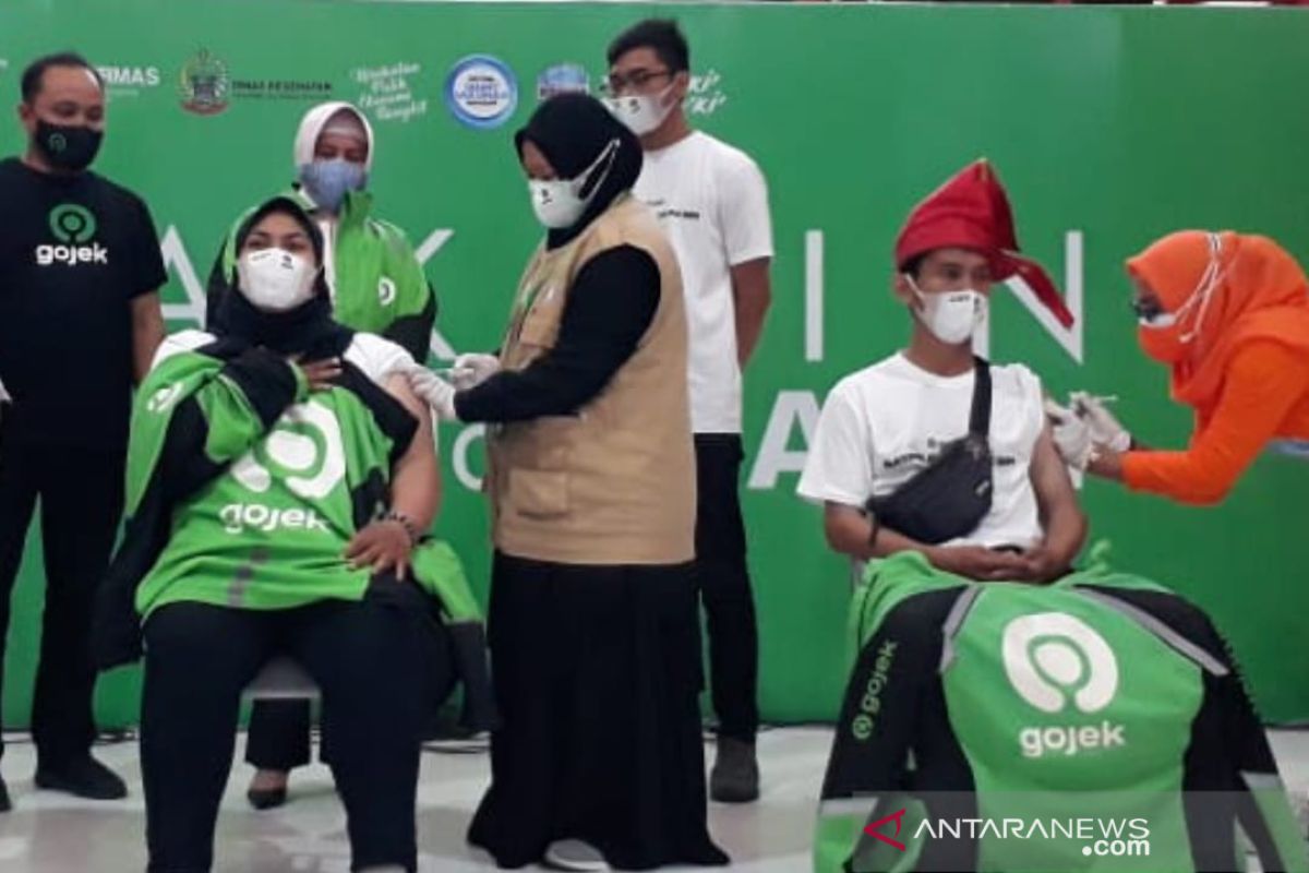 600 pengendara ojek online ikuti vaksinasi di Makassar