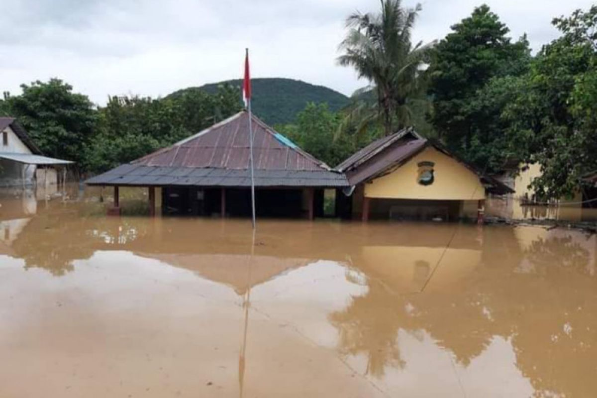 Banjir bandang, Kantor Polsek Monta Bima dan ribuan rumah tenggelam