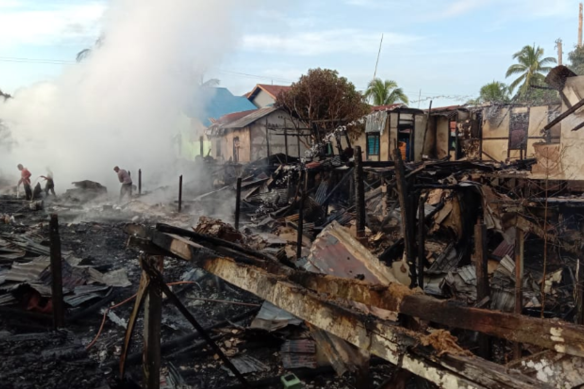 Lima rumah warga Desa Ujung Said Kapuas Hulu terbakar