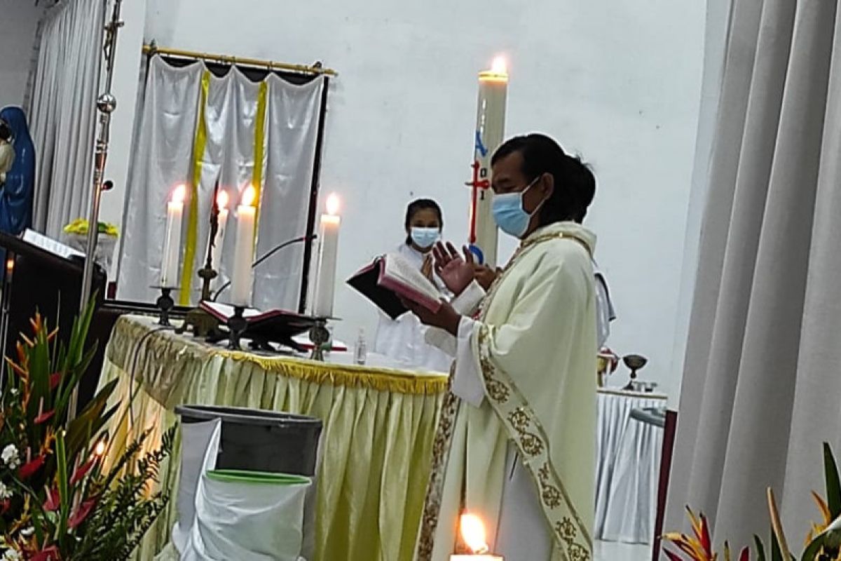 Pastor Sasambe: Malam Paskah Umat Katolik ditantang jauhi judi