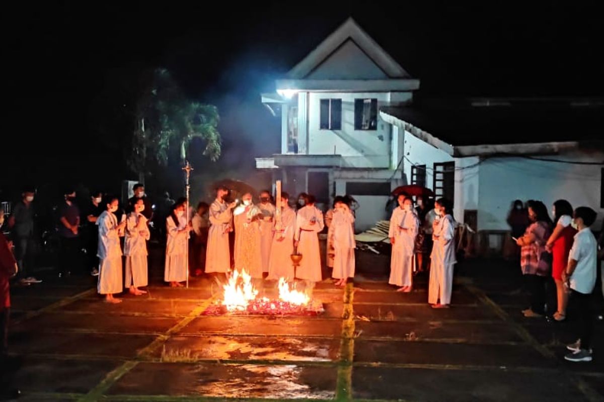 Pastor Sasambe: Paskah adalah pesta orang berdosa