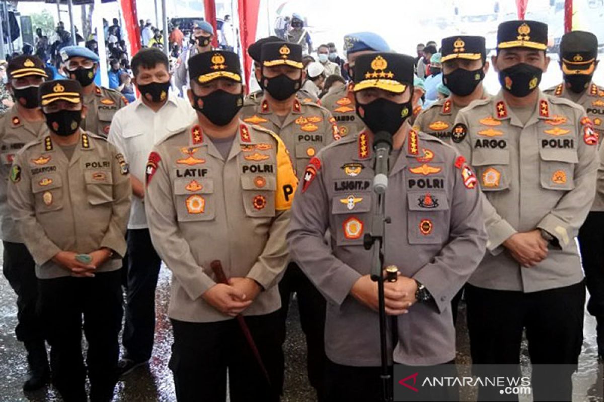 Kapolri tinjau vaksinasi bagi masyarakat di Polda NTT