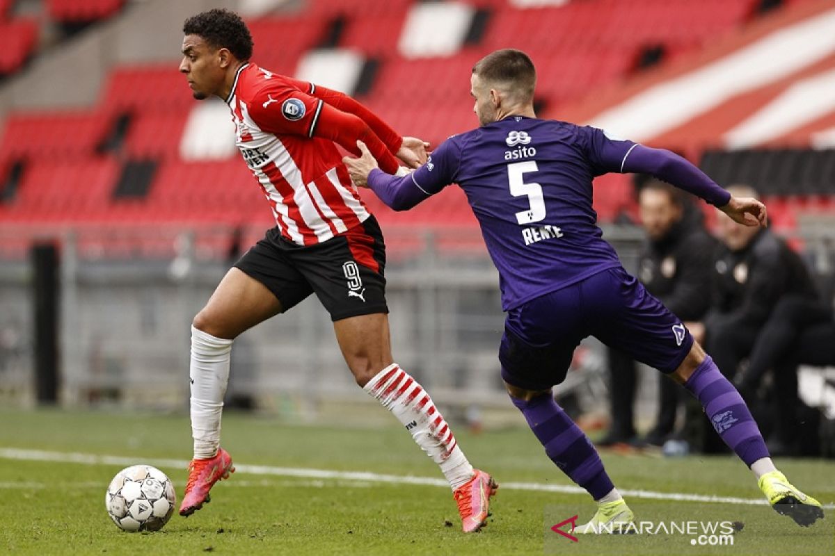 PSV Eindhoven menaklukkan Heracles Almelo 3-0