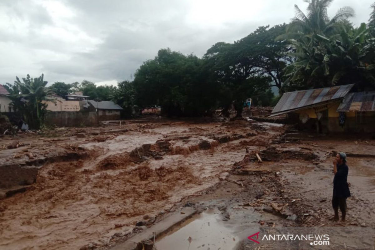 62 orang dilaporkan meninggal akibat  banjir bandang di Flores Timur