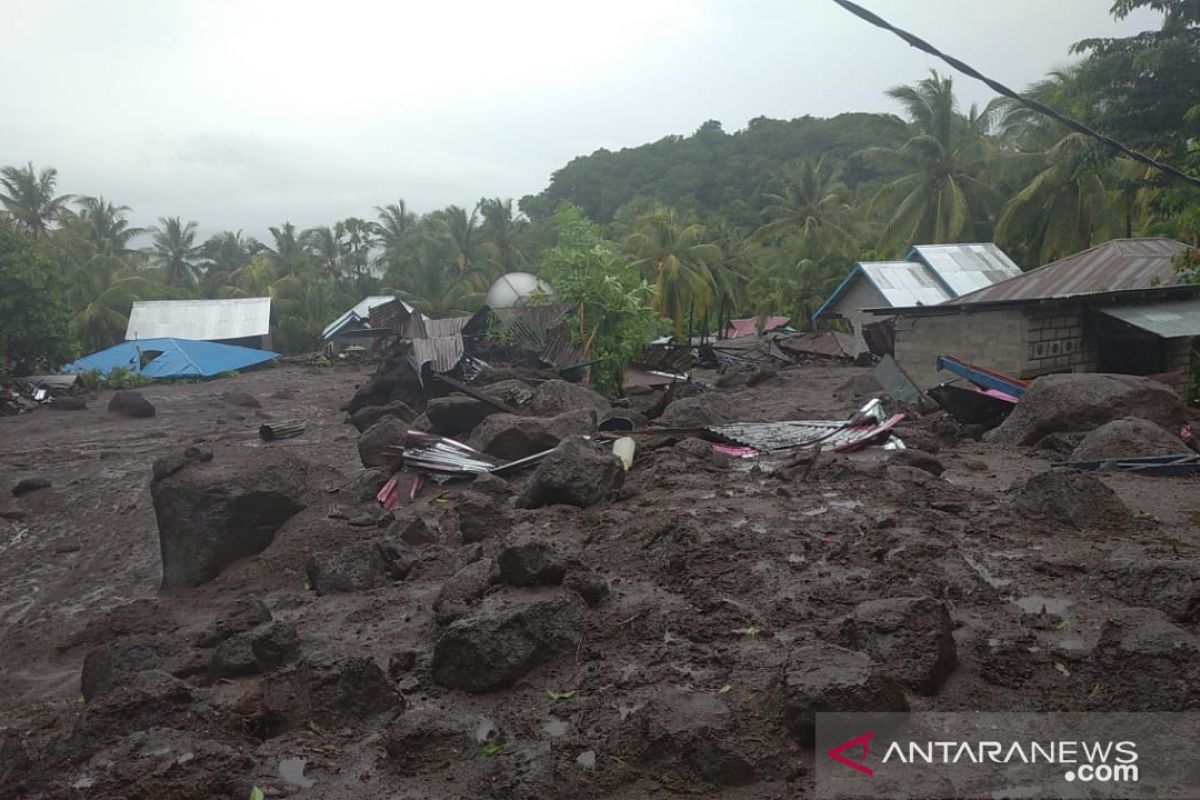 Pencarian korban longsor Flores Timur terhambat kesediaan alat berat