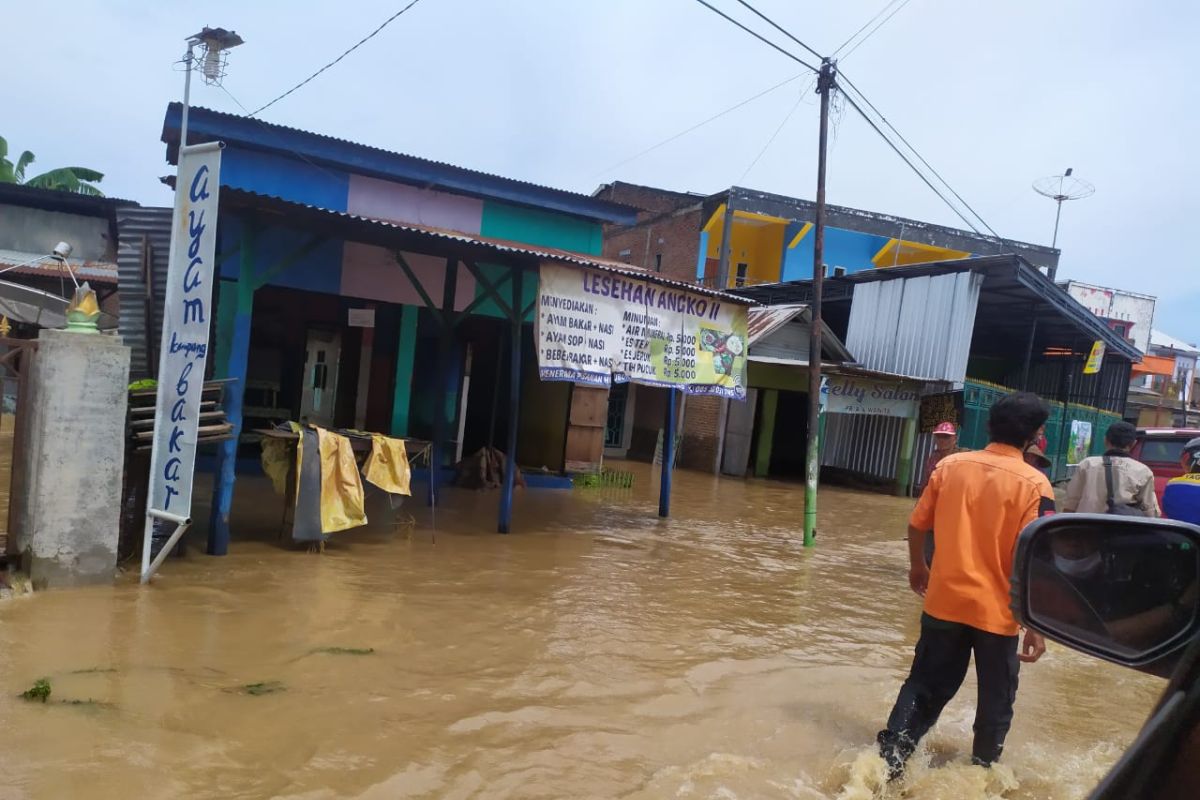 Dua meninggal, sebanyak 27.808 jiwa terdampak banjir di Kabupaten Bima