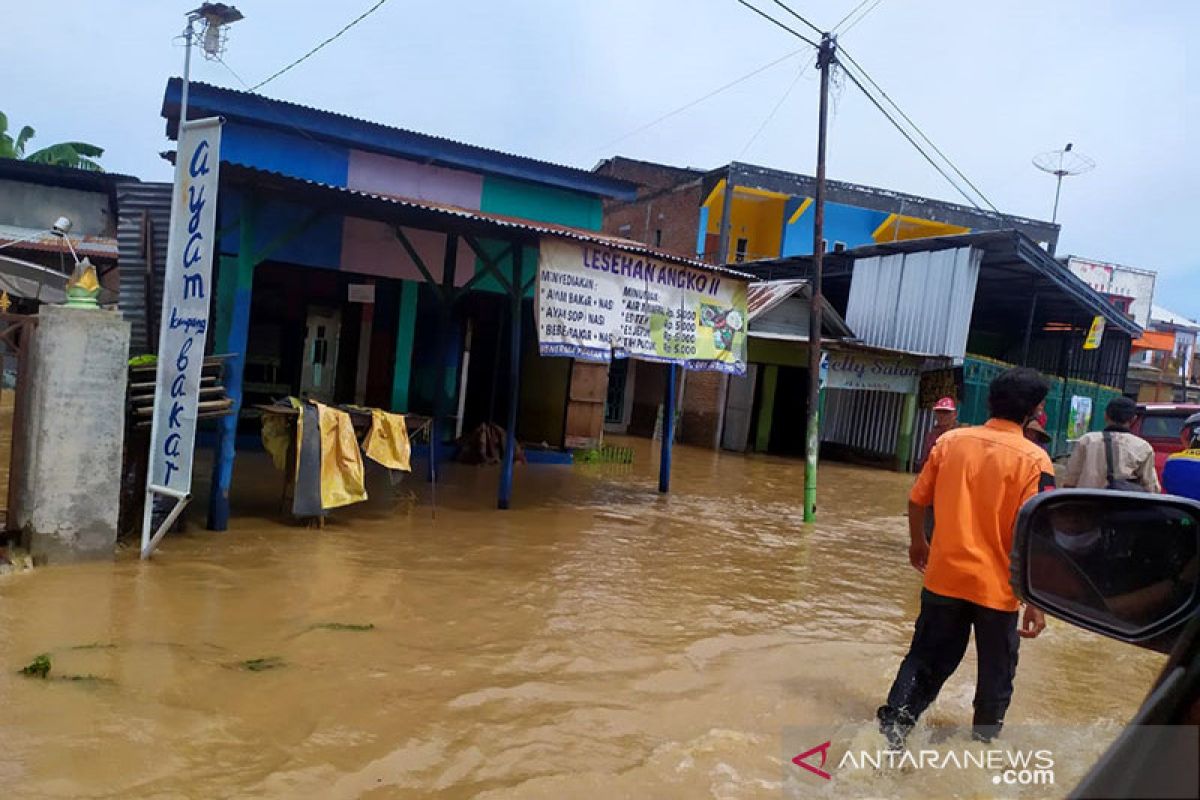 Dua meninggal, 27.808 jiwa terdampak banjir di Kabupaten Bima