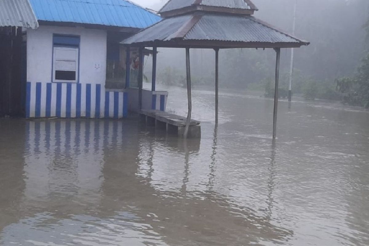 Ruas jalan Trans Papua  poros Jayapura-Keerom terputus akibat banjir