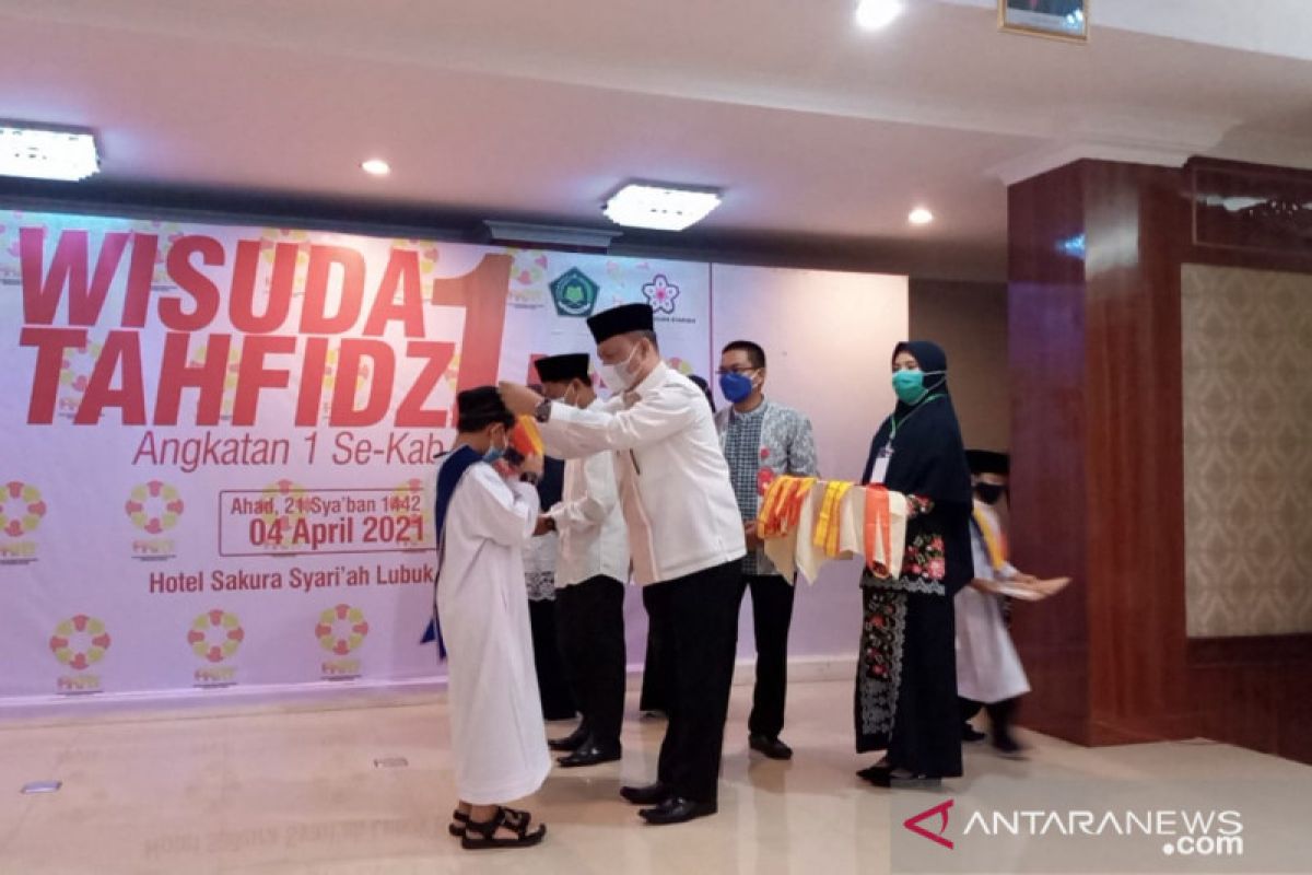 109 santi rumah tahfiz di Agam wisuda satu juz Al Quran