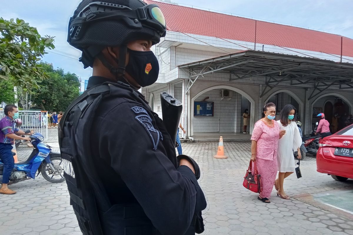 Ibadah Paskah di Pekanbaru dikawal aparat bersenjata