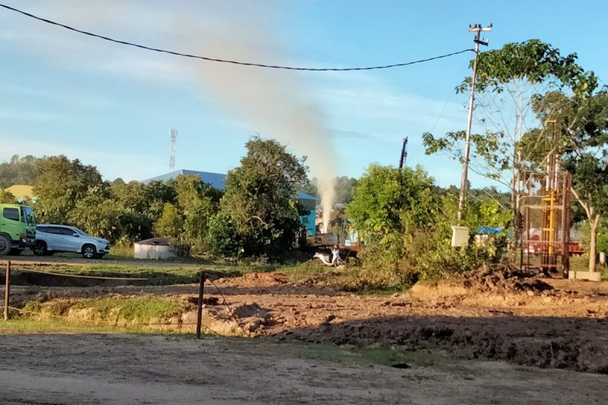 Sumur milik Pertamina di Tarakan mengeluarkan semburan lumpur dan bau