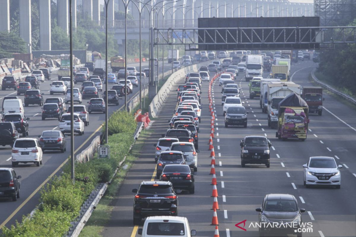 Arus balik libur Paskah, Tol Jakarta-Cikampek diterapkan "contraflow"