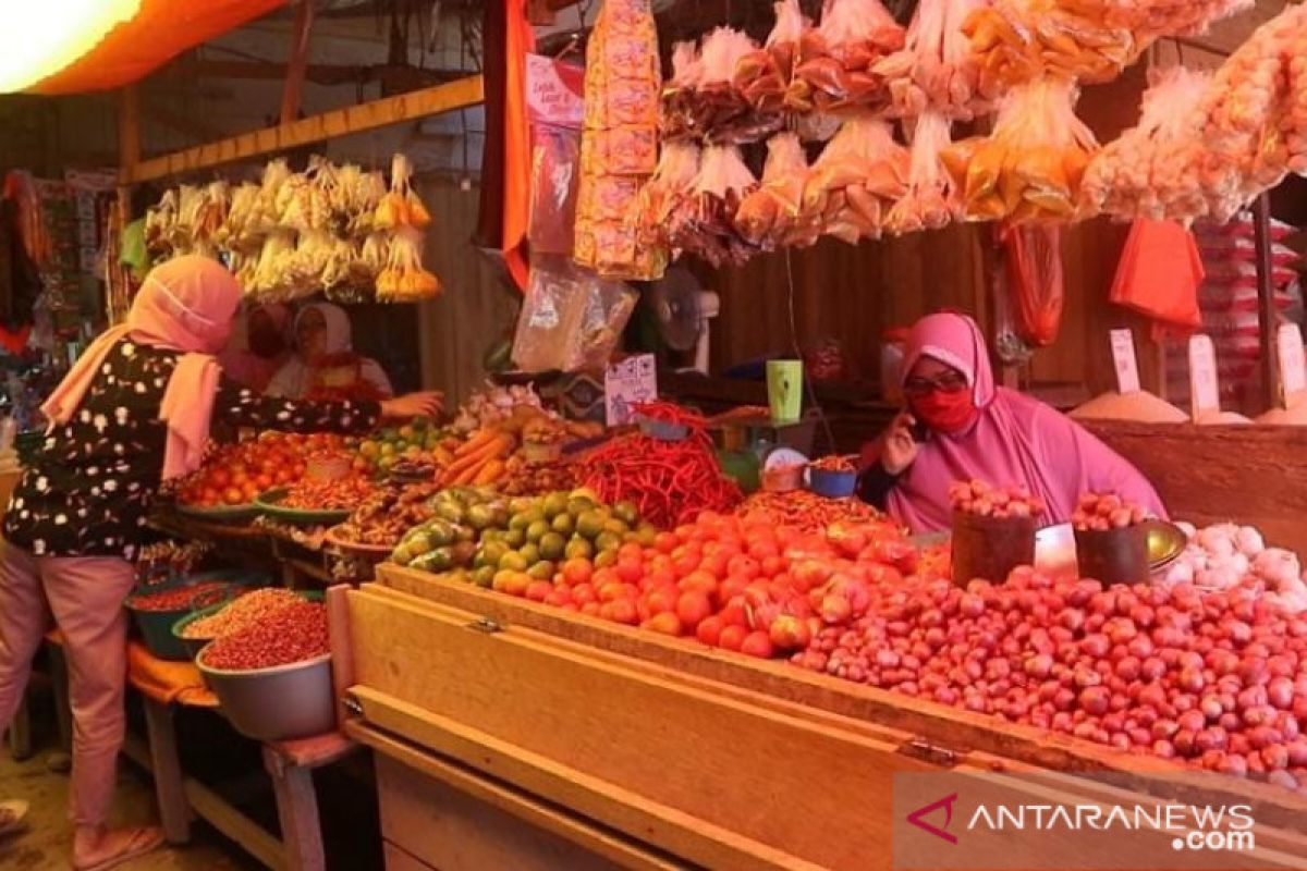 Pedagang  keluhkan kenaikan tarif retribusi Pasar Simpong di Banggai
