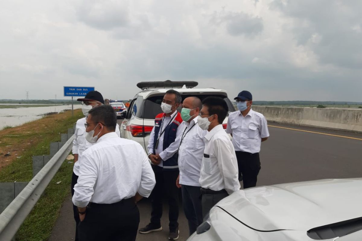 Dirut pt HK cek perbaikan kerusakan jalan tol