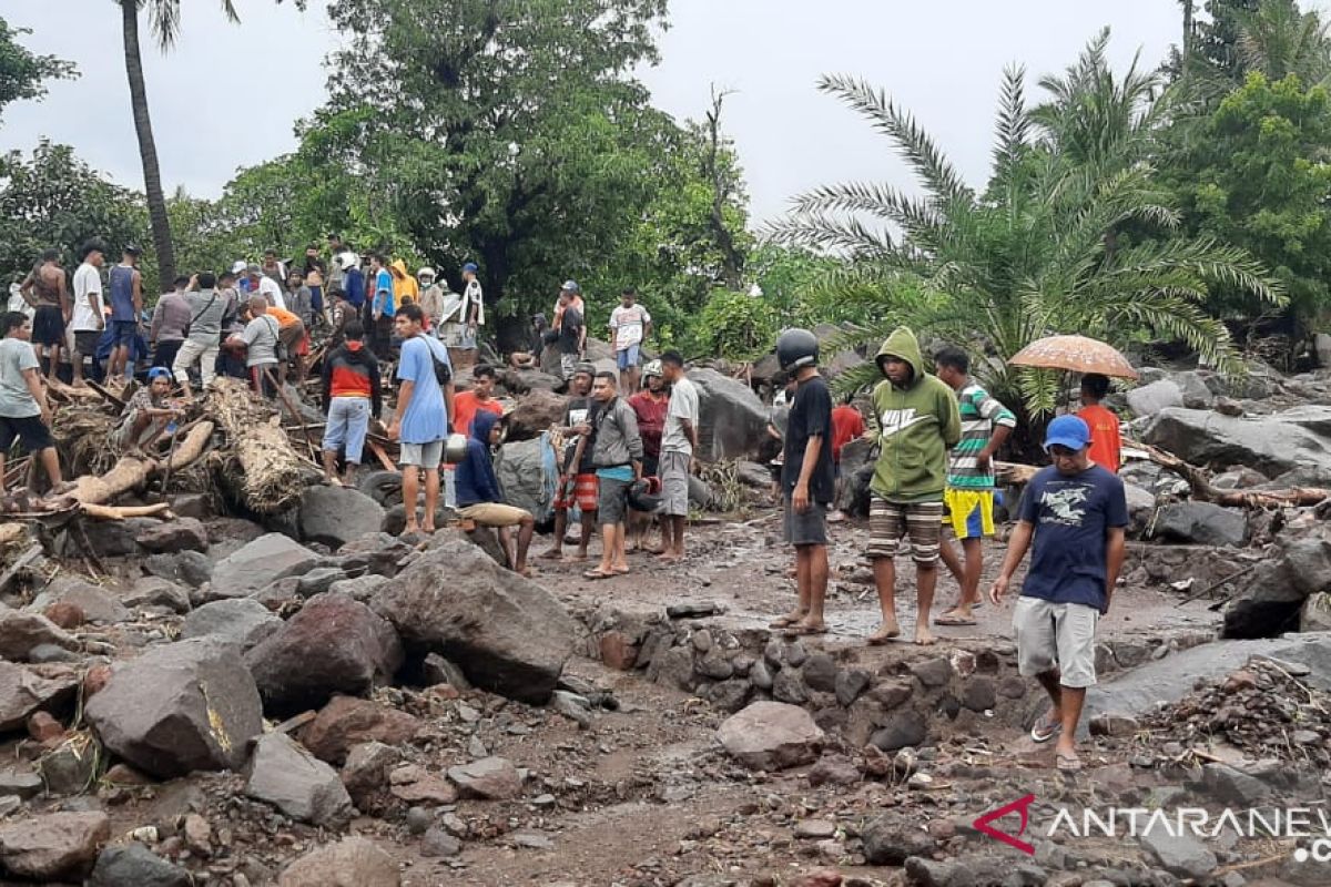 Enam warga Lembata ditemukan  meninggal akibat banjir bandang