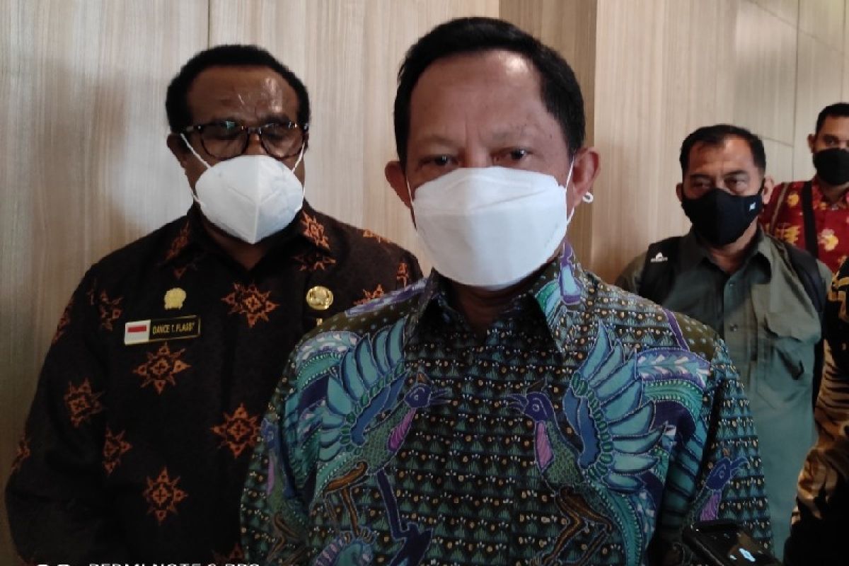 Mendagri Tito: Gubernur Enembe ke PNG tanpa ijin salah walaupun berobat