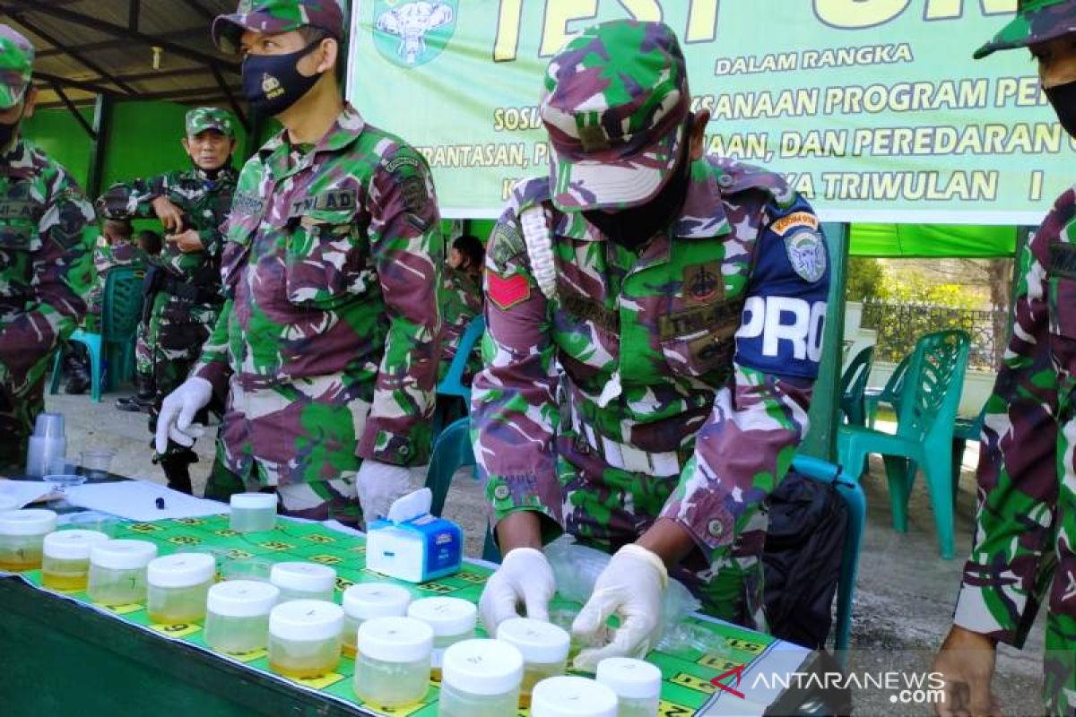 100 prajurit TNI di Nagan Raya diperiksa urine. Ada apa?