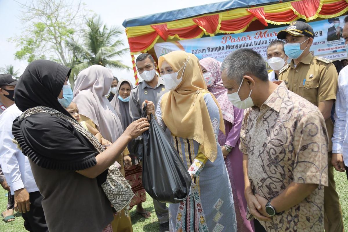 Buka pasar murah, ini pesan Istri Gubernur Aceh