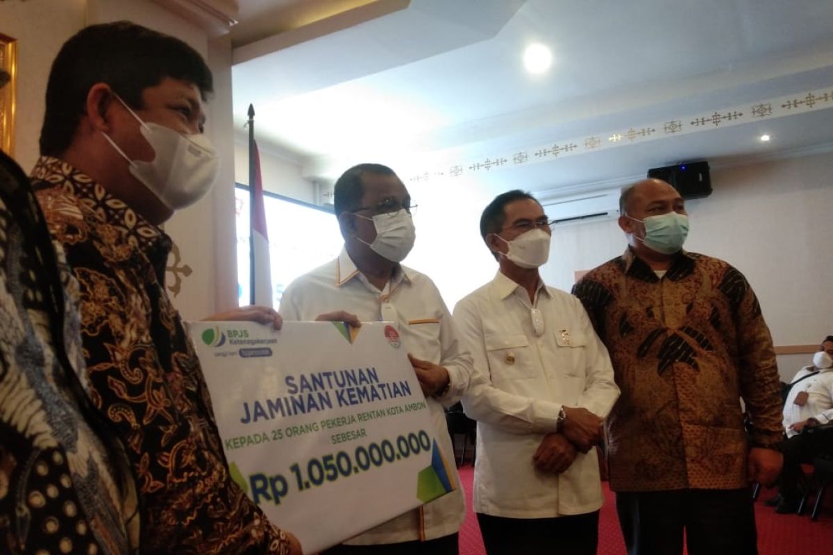 Pemkot Ambon- BPJAMSOSTEK lindungi jaminan sosial 25 ribu pekerja rentan