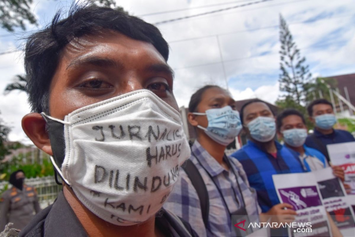 Wartawan Mataram demo desak Kapolri usut kekerasan jurnalis Tempo