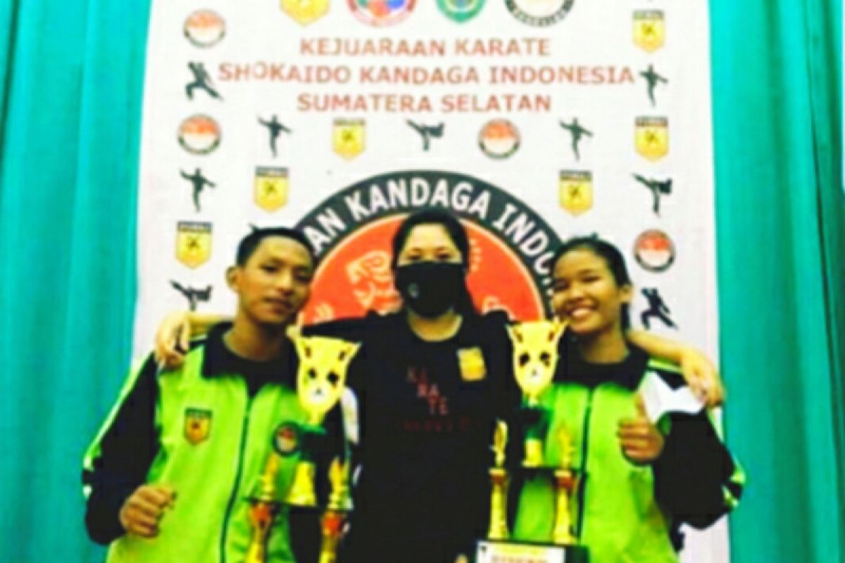 Dua Karateka Lampung juara pada kejuaraan Shokaido Sumatera Selatan