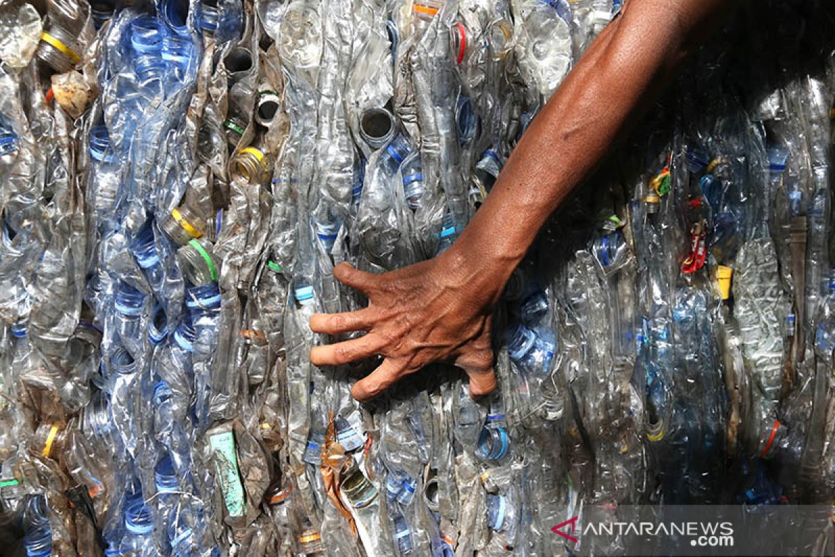 Kemenperin dorong pengembangan industri daur ulang botol plastik