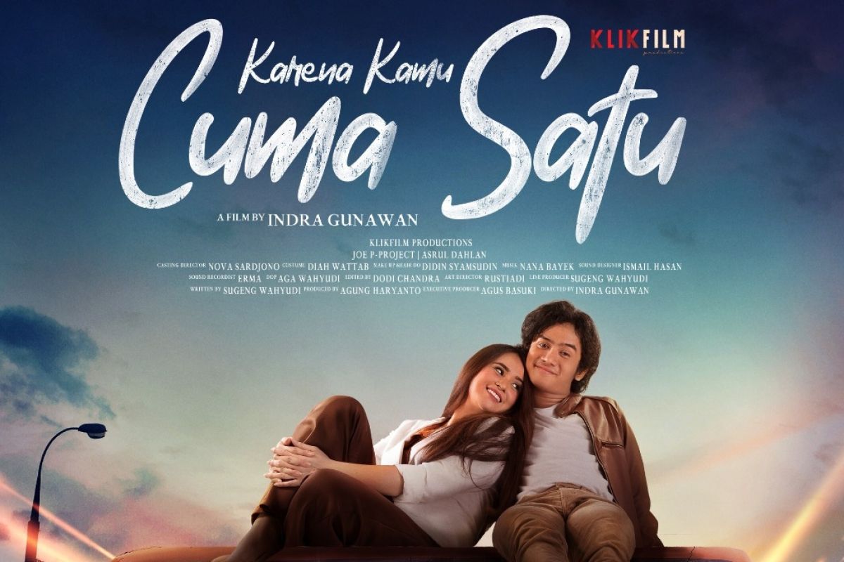 Ayushita punya pacar berondong dalam film "Karena Kamu Cuma Satu"