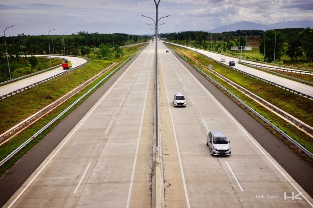 Volume lalu lintas di jalan Tol Trans Sumatera meningkat selama libur Paskah