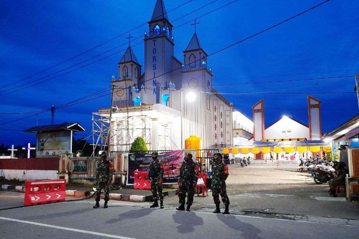 Prajurit TNI amankan ibadah perayaan Paskah di gereja Mimika