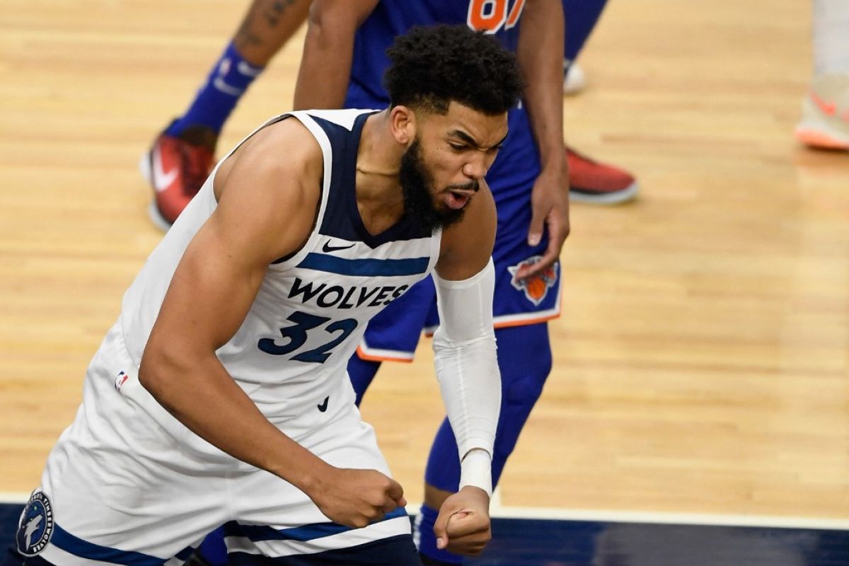 Russell kembali berlaga untuk bawa Wolves hempaskan Kings
