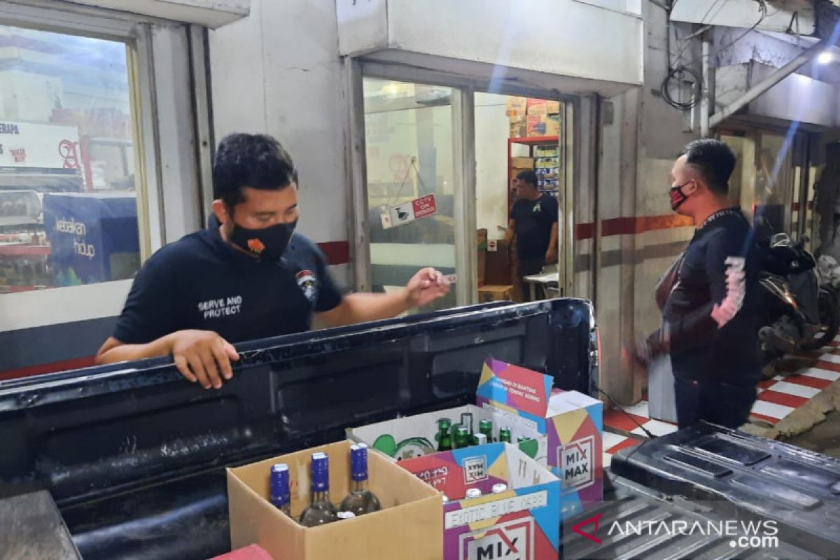 Polres Bekasi sita 11 dus minuman keras jelang bulan Ramadhan