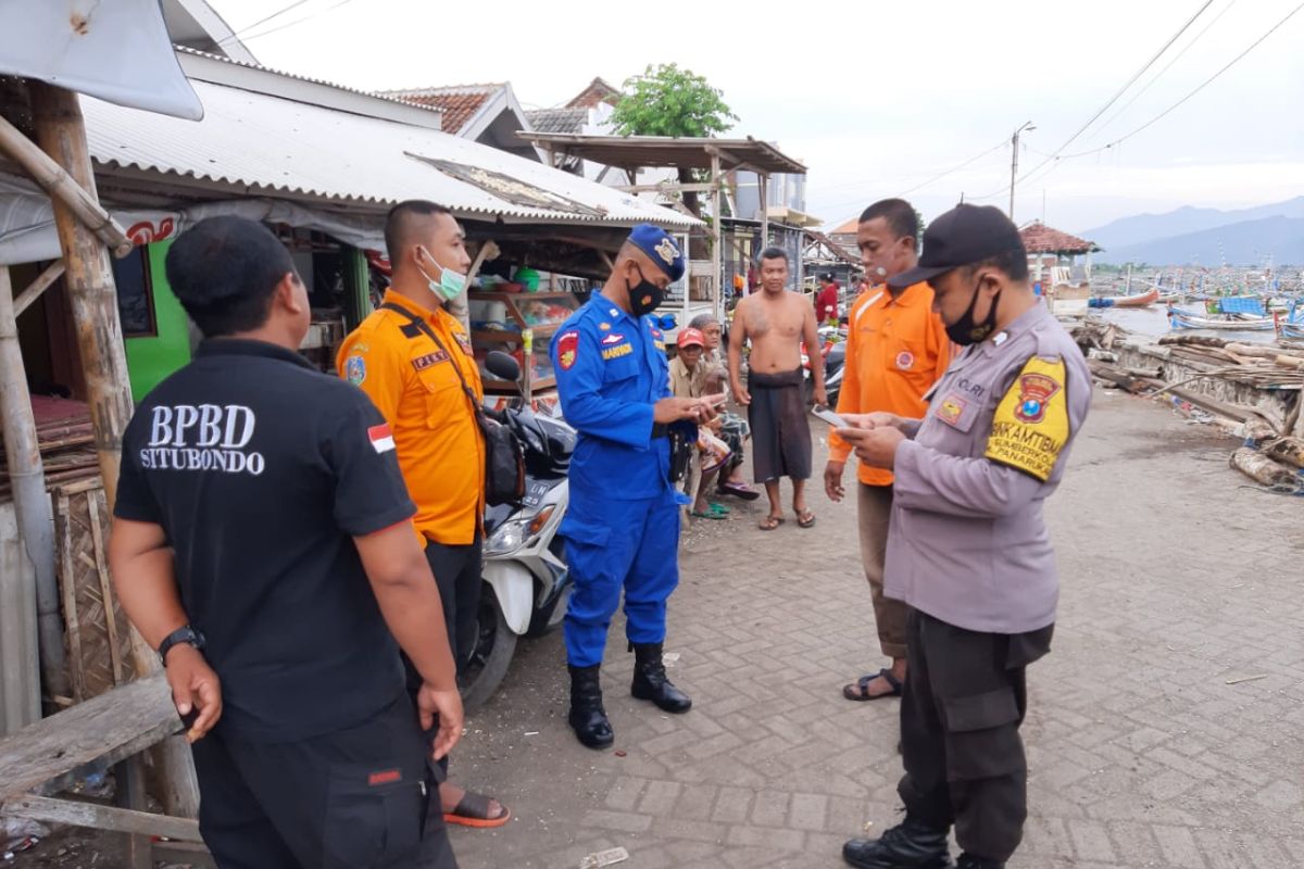 Perahu nelayan Situbondo tenggelam, 12 ABK selamat