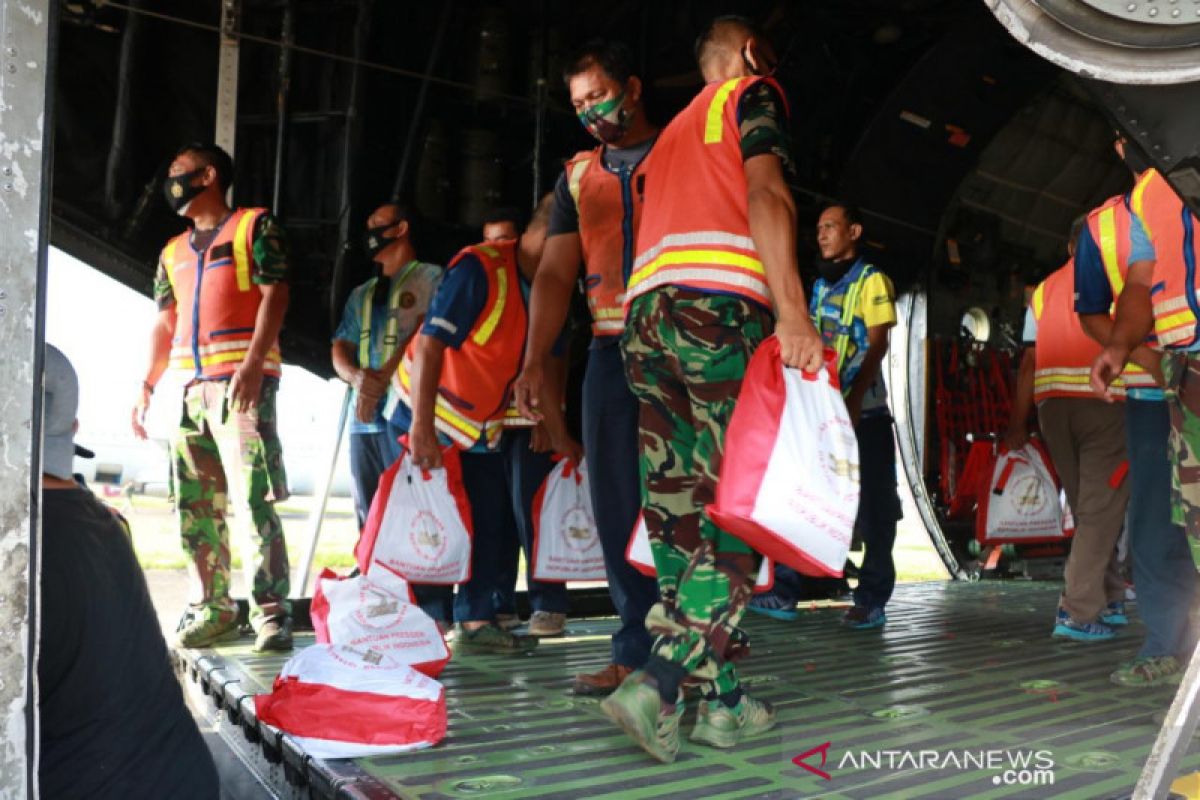 TNI AU kirim bantuan bagi korban bencana di Flores NTT