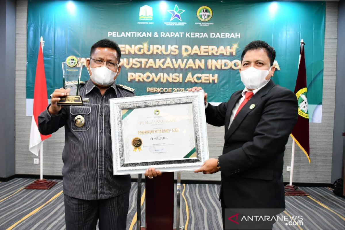 Wali Kota Banda Aceh terima penghargaan pelopor literasi