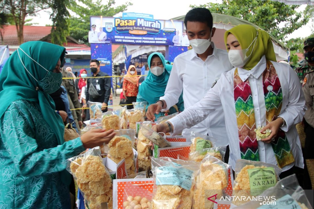 Bupati Saidi buka pasar murah jelang Ramadhan